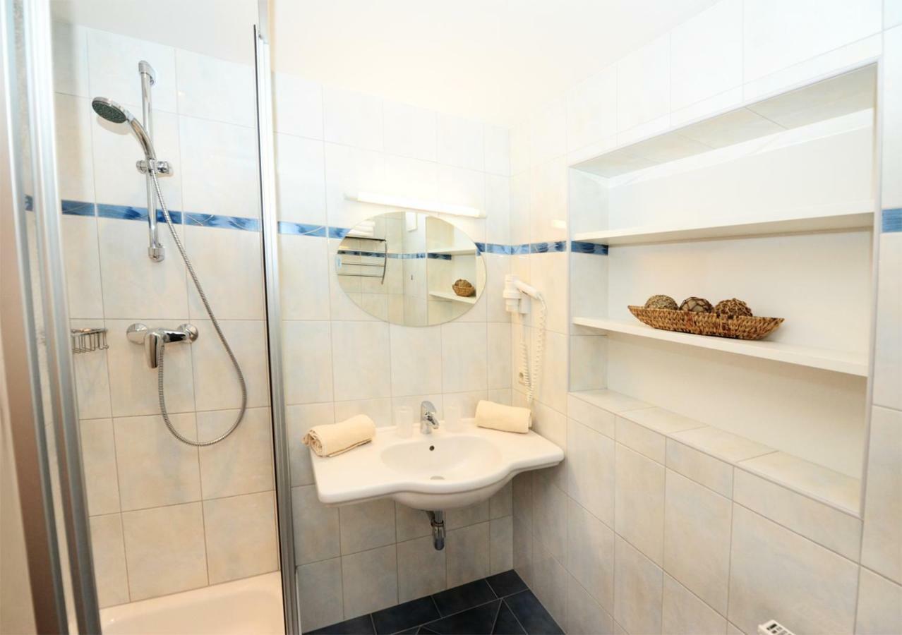 Schoenfeld Apartment